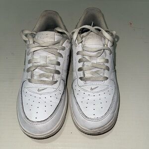 Boys Nike Air Force 1’s. (Preowned size 1y)